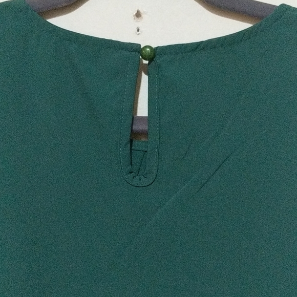 Green blouse - Picture 4 of 5